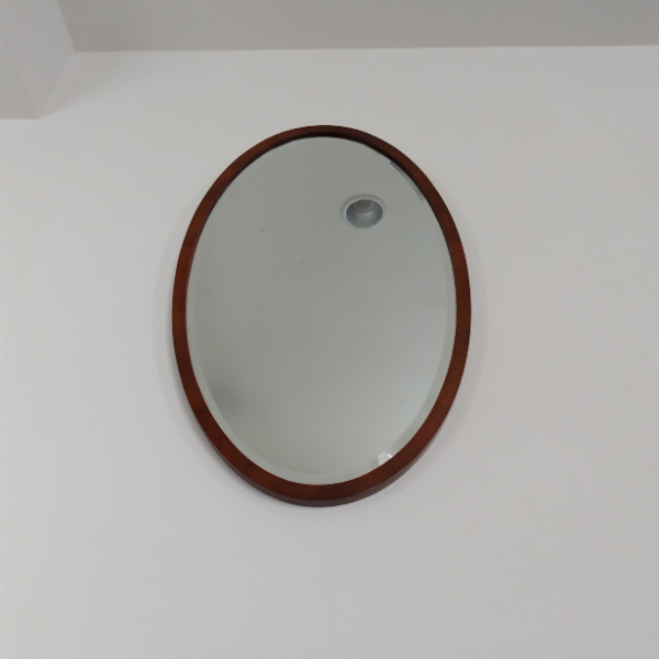 画像に alt 属性が指定されていません。ファイル名: Oval-Lond-Mirror.png